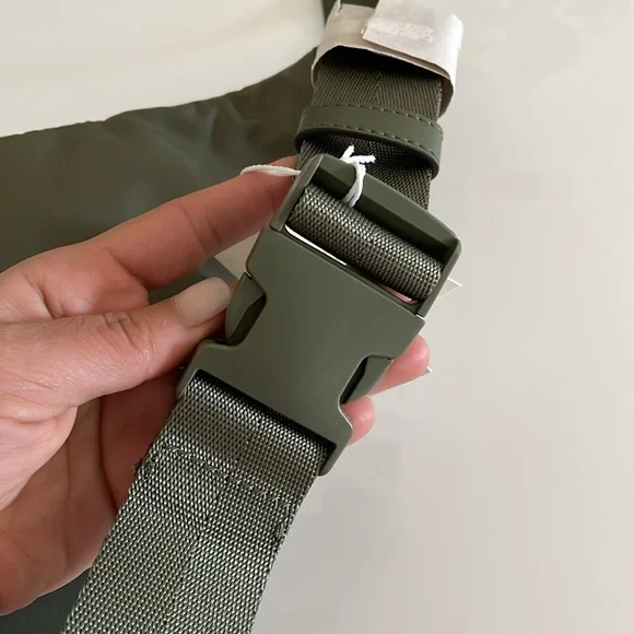 New✨authentic nylon belt bag (green) - Picture 9 of 15